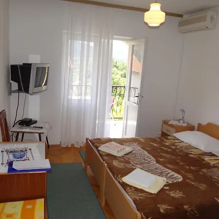 Apartmani Severin Mrsic * Stari Grad (Hvar)