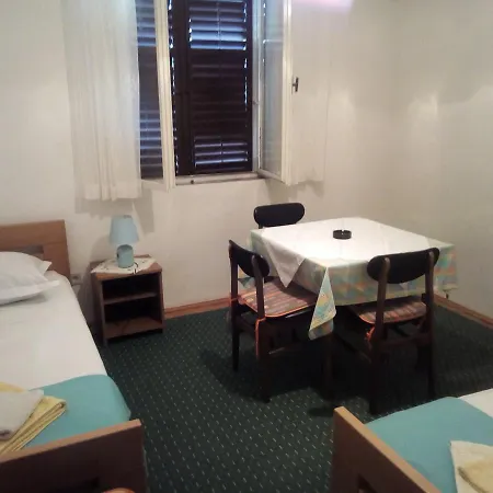 Apartment Apartmani Severin Mrsic *